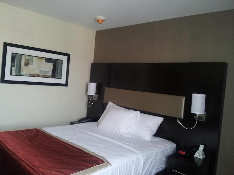 Howard Johnson By Wyndham Jamaica Ny Near Airtrain Jfk Ню Йорк Екстериор снимка