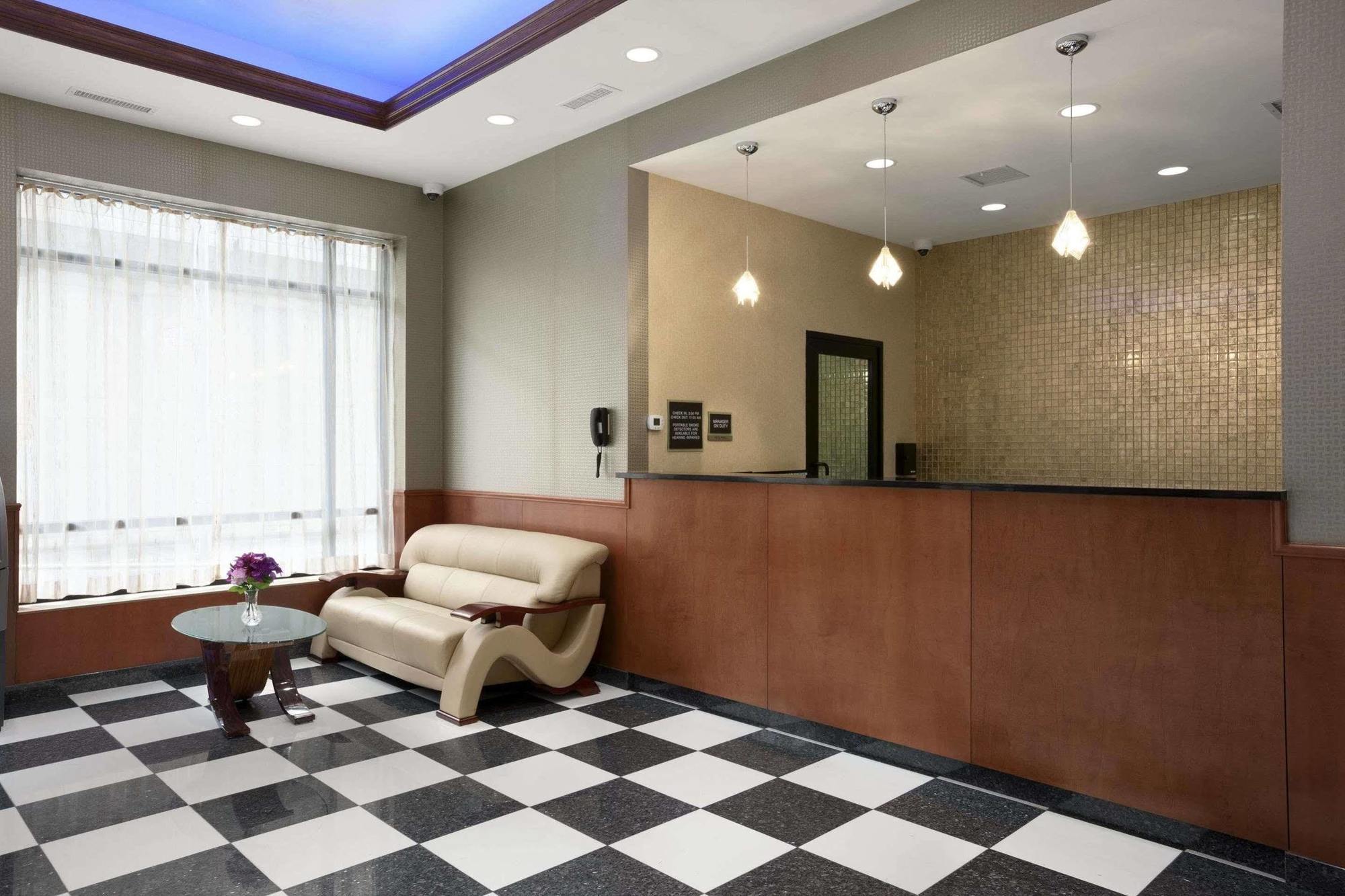 Howard Johnson By Wyndham Jamaica Ny Near Airtrain Jfk Ню Йорк Екстериор снимка