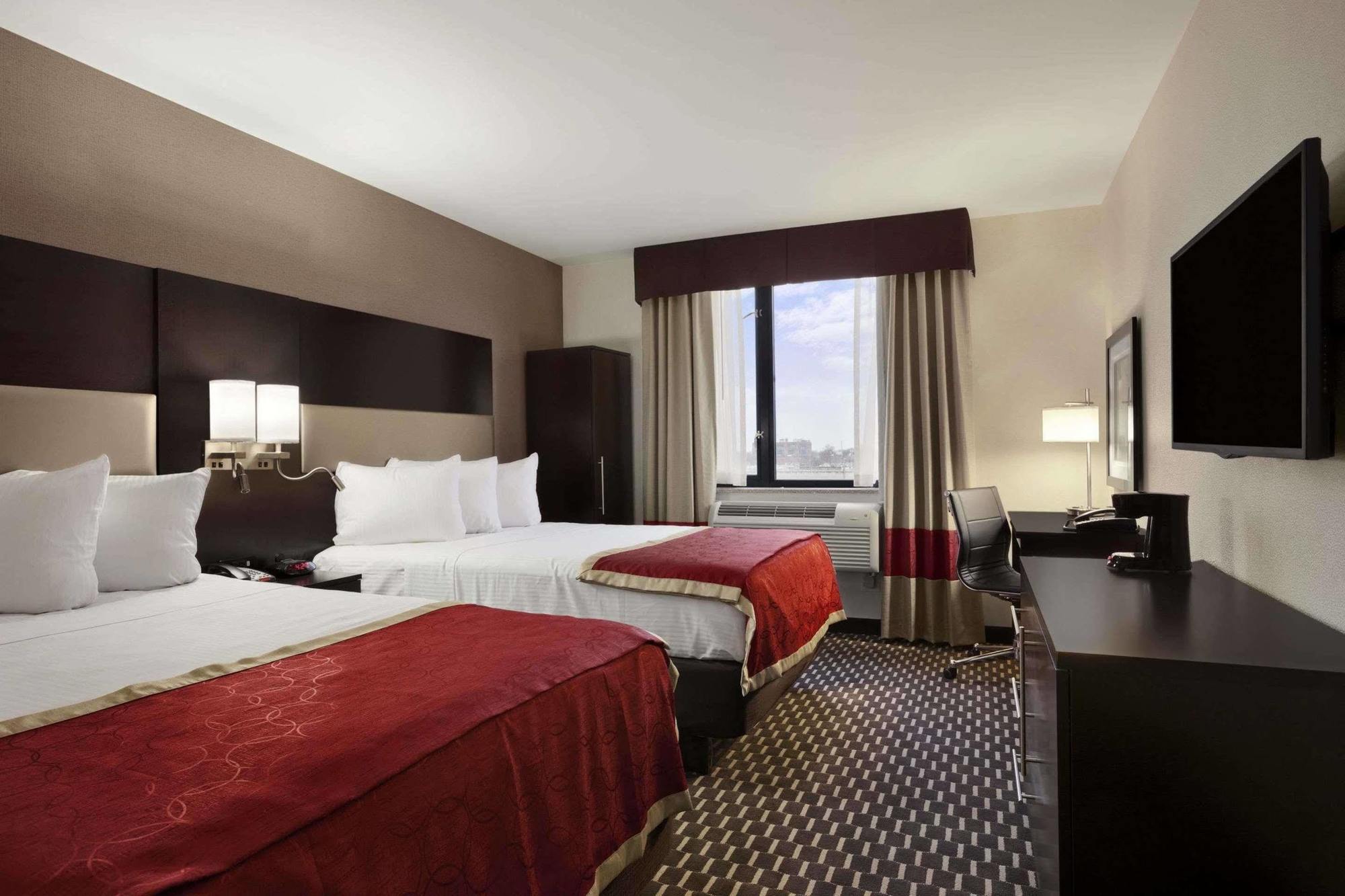 Howard Johnson By Wyndham Jamaica Ny Near Airtrain Jfk Ню Йорк Екстериор снимка