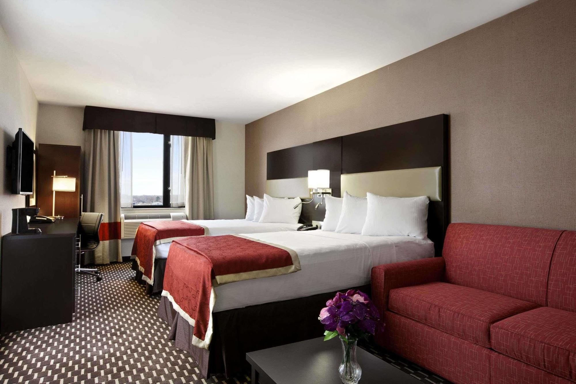 Howard Johnson By Wyndham Jamaica Ny Near Airtrain Jfk Ню Йорк Екстериор снимка