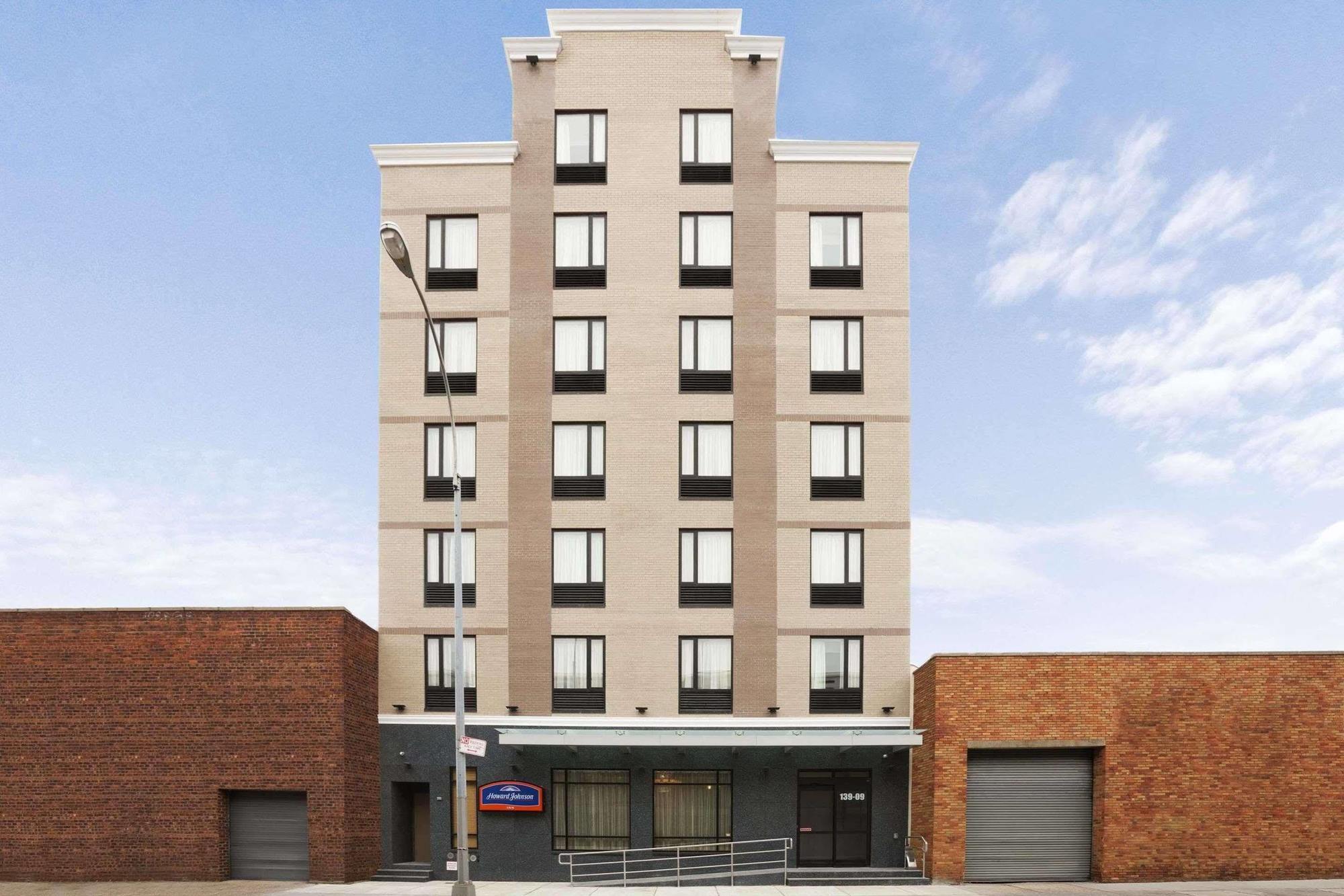Howard Johnson By Wyndham Jamaica Ny Near Airtrain Jfk Ню Йорк Екстериор снимка